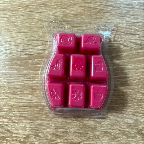 Scentsy Christmas Cottage Fragrance Wax Bar New - Picture 2 of 2